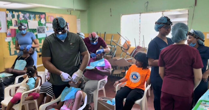 Raymond Rodríguez y Fundación GBC impactan más de 300 familias con operativo médico gratuito