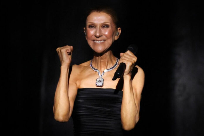 Céline Dion regresa triunfal y emocionada al escenario en París