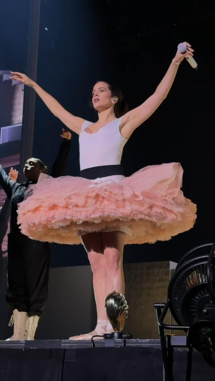 Rosalía dice a Vogue que ansía “abrir la puerta de casa” tras concluir su gira LUX