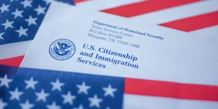 Demandan en EEUU la regla de carga pública por impacto en las familias de inmigrantes
