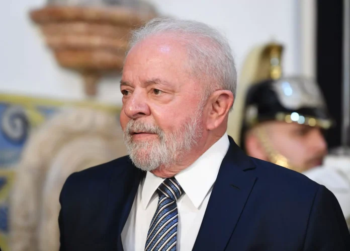 Lula mantiene ventaja sobre Flávio Bolsonaro rumbo a las elecciones de Brasil