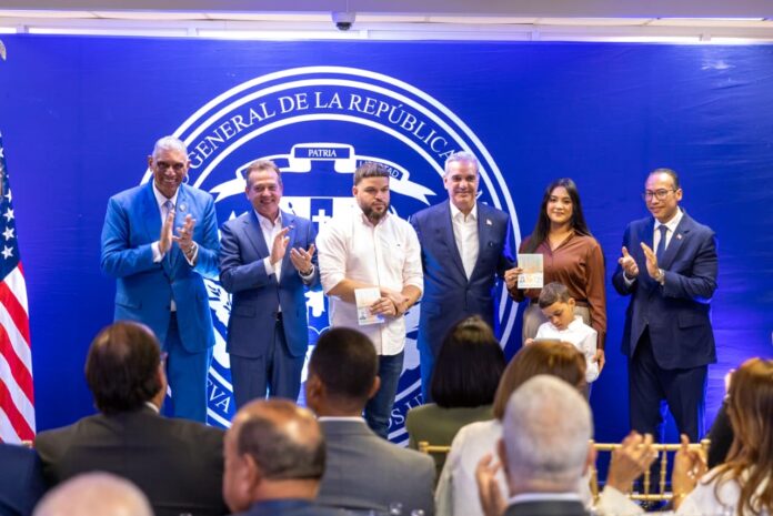 Pasaporte electrónico llega a la diáspora con seguro de US$9,000