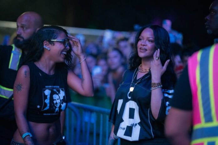 Emotivo encuentro entre Tokischa y Rihanna en el Governors Ball 2026