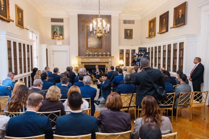 Abinader expone ante empresarios internacionales las ventajas competitivas de RD