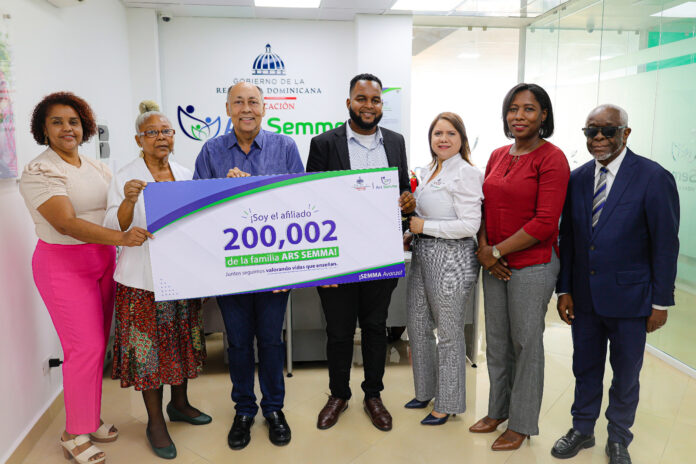 ARS SEMMA supera los 200,000 afiliados y premia su afiliado histórico