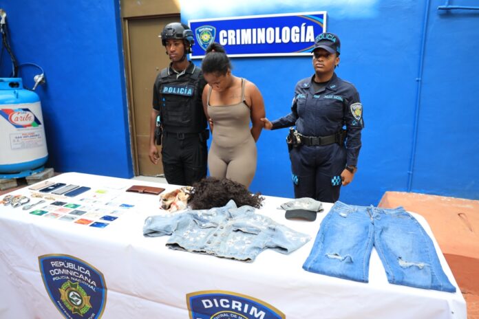 Policía apresa en Puerto Plata a mujer buscada por robo tras drogar a víctima en el DN