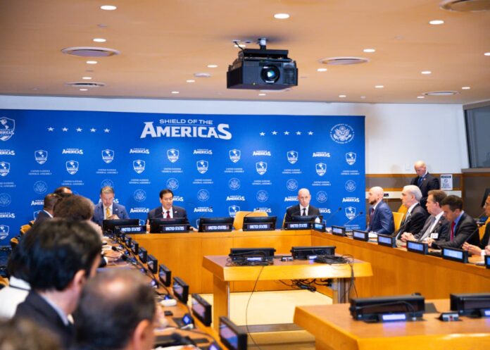 Abinader participa en encuentro regional encabezado por Trump