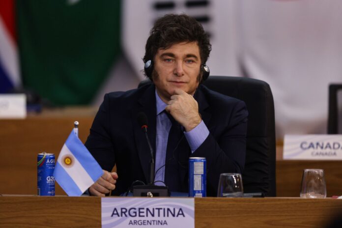 Milei afirma que Argentina deportó a 30.000 “terroristas” en dos años