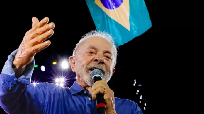 Lula aventaja por 5,1 puntos a Bolsonaro horas antes de votaciones en Brasil