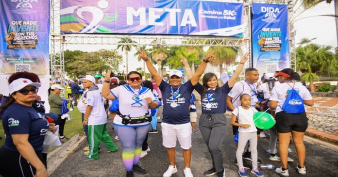Cientos caminan por los derechos a la salud