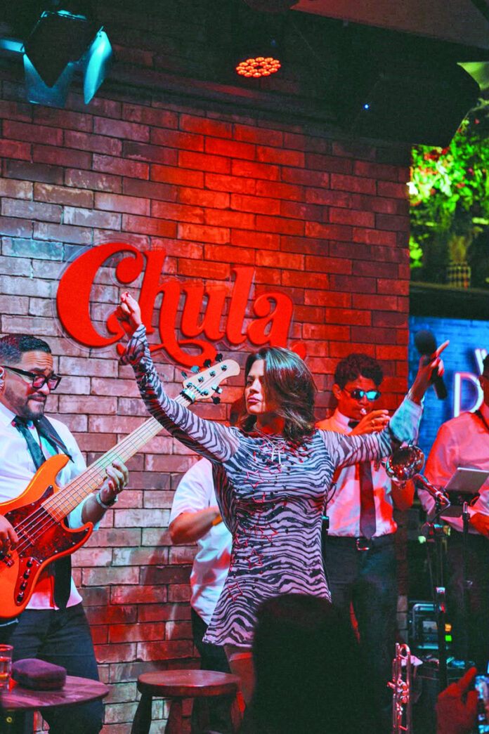 Techy abre su “Temporada chula” con una noche de música, humor y complicidad