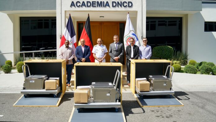 Alemania dona tres estaciones forenses a la DNCD para combatir el narcotráfico internacional