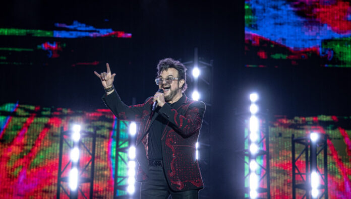 Aleks Syntek pospone gira por recomendación médica; receta revela trastorno psicótico