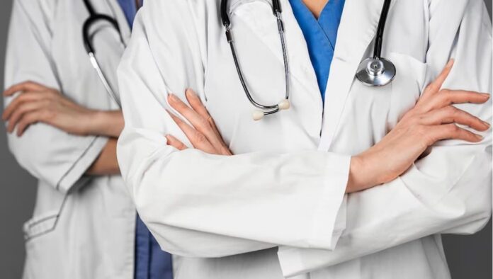 Expertos afirman que el Código Penal no criminaliza a los médicos
