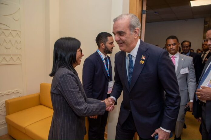 En Roma: Abinader y Delcy Rodríguez estrechan relaciones entre RD y Venezuela