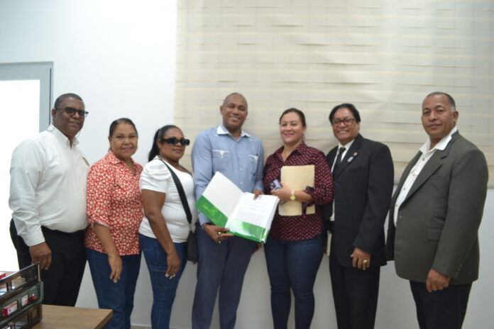 Organizaciones ambientales exigen paralizar plantas eléctricas en Manzanillo y reclaman US$200 millones