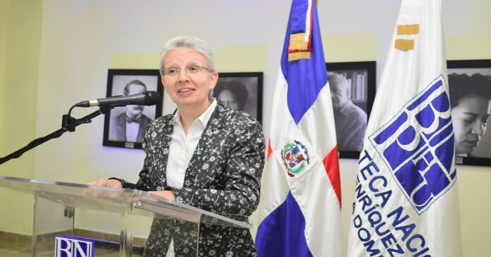 Profesora destaca labor Henríquez Ureña en mejora archivos y trabajo intelectual en varios países   