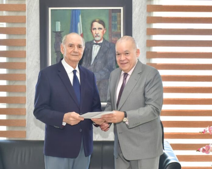 DGJA entrega a la DGII base de datos de  operadores de juegos de azar acogidos al Plan de Regularización